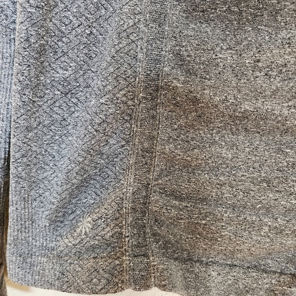 Athleta Long Sleeve Compression Shirt Size Medium - Picture 2 of 5